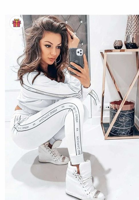 Dres damski lampas biały odkryte ramiona