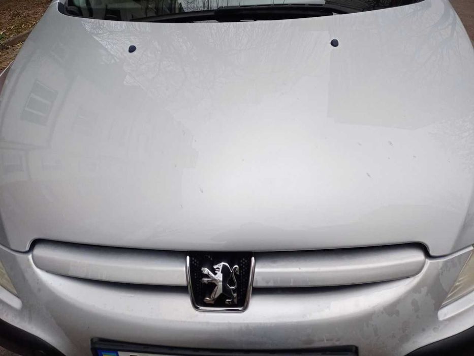 Автомобіль Peugeot