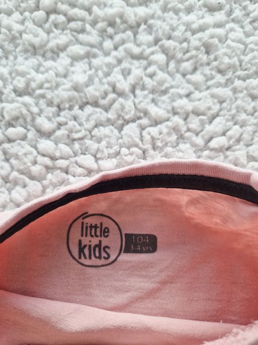Różowa koszulka Little Kids z Ziemią – Rozmiar 104