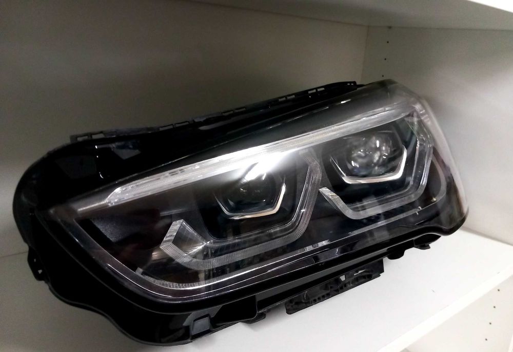 BMW X1 F48 farol esquerdo