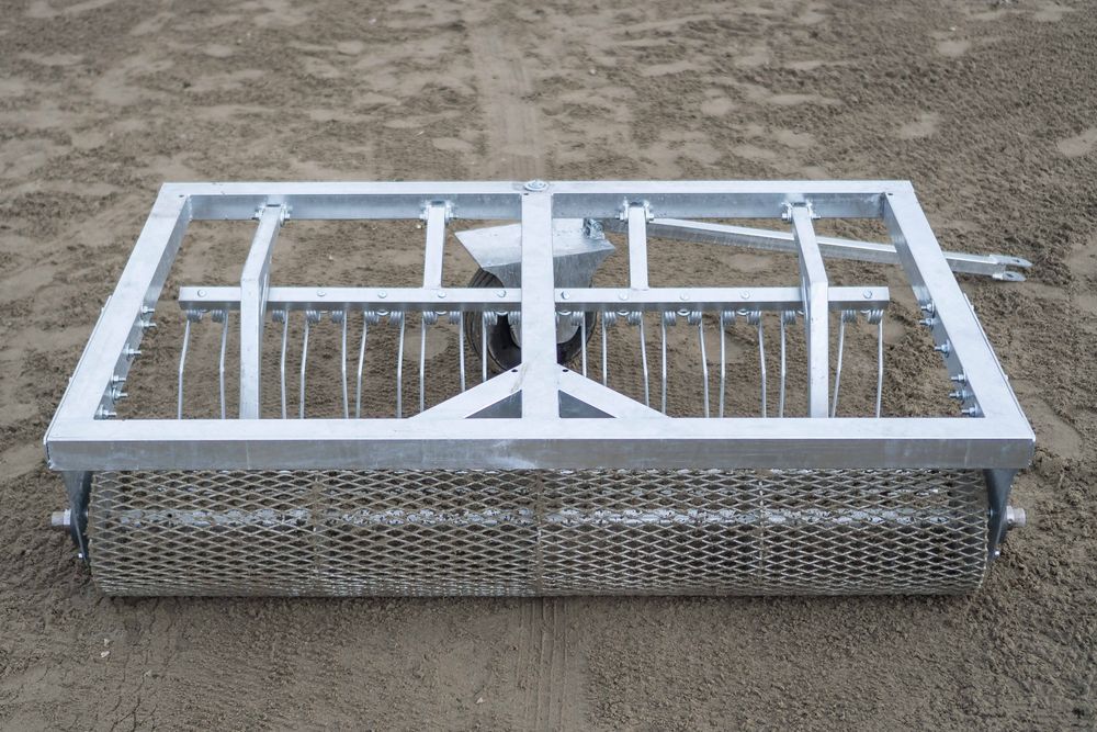 Równiarka do podłoża jeździeckiego dla koni brona do maneży równarka