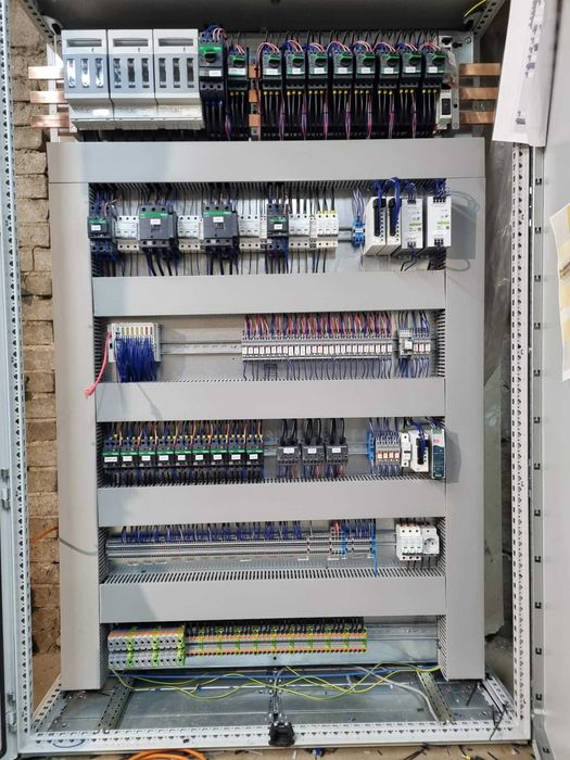 Prefabrykacja i składanie przemysłowych szaf sterowniczych