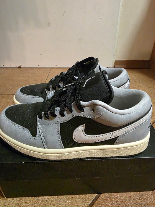 Sprzedaż butów sportowych Nike