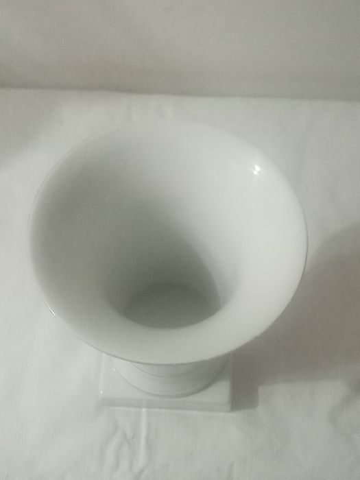 Bela jarra de altar ou outros de porcelana Vista Alegre