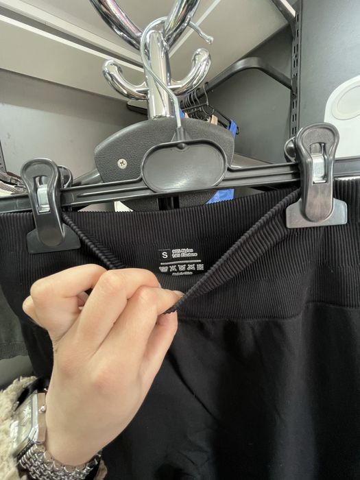 Стильні чорні легінси-кльош