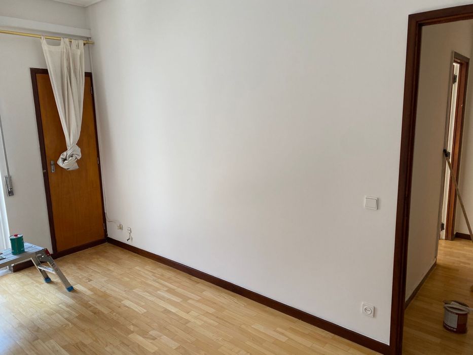 Executo trabalho de pintura