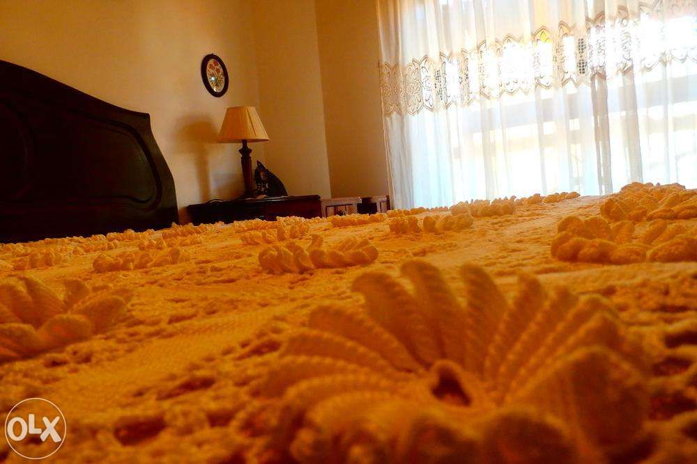 colcha em renda, linda, um trabalho espetacular.