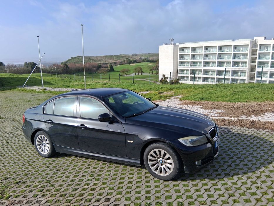 BMW 318D LCI impecável.