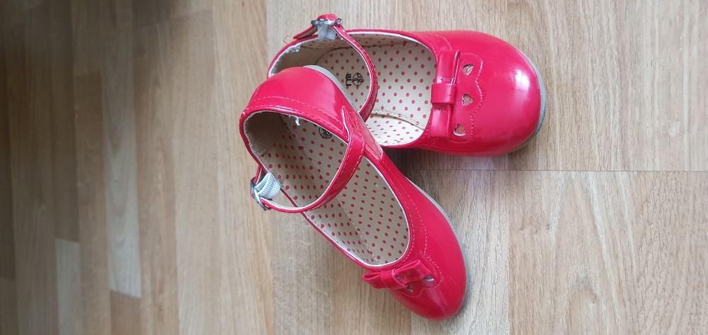 Туфлі лакові 25.5р