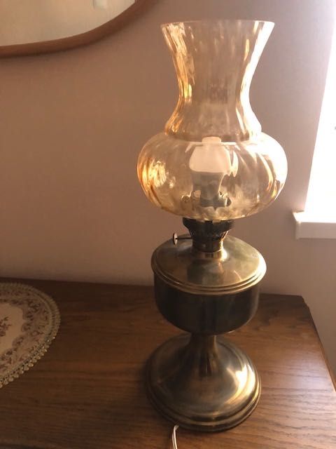 Stara lampa naftowa.