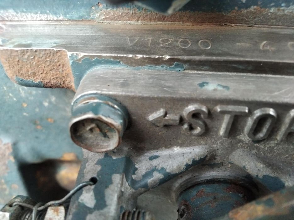Kubota silnik V1200, blok silnika, dół silnika