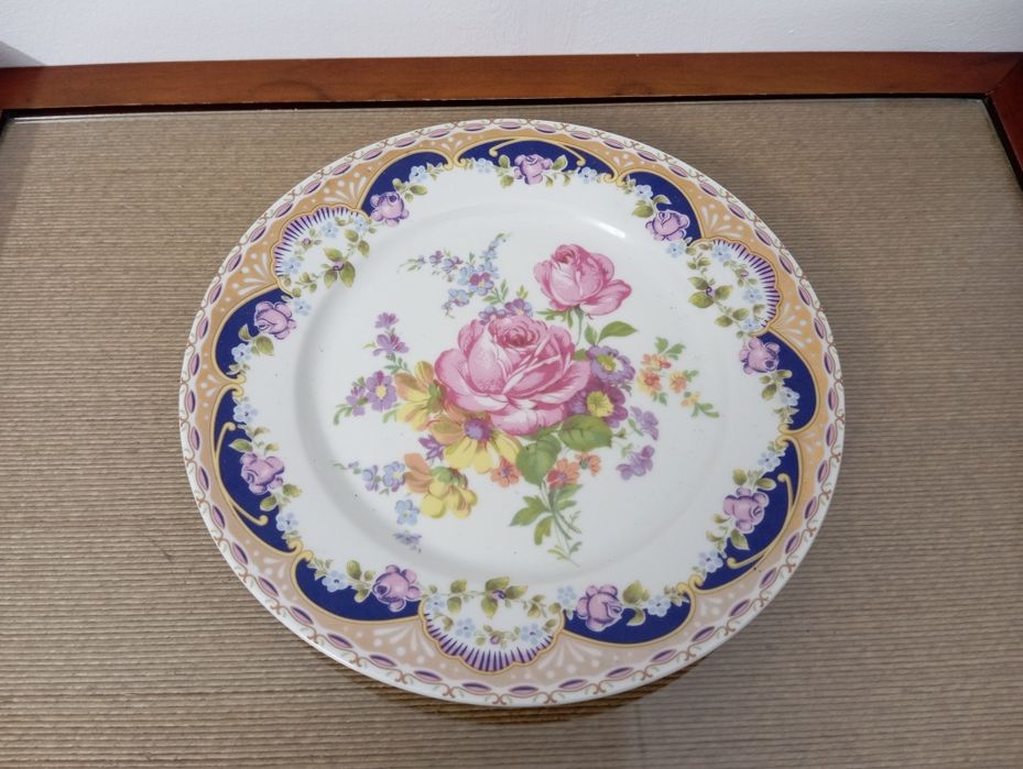 Prato decorativo em porcelana