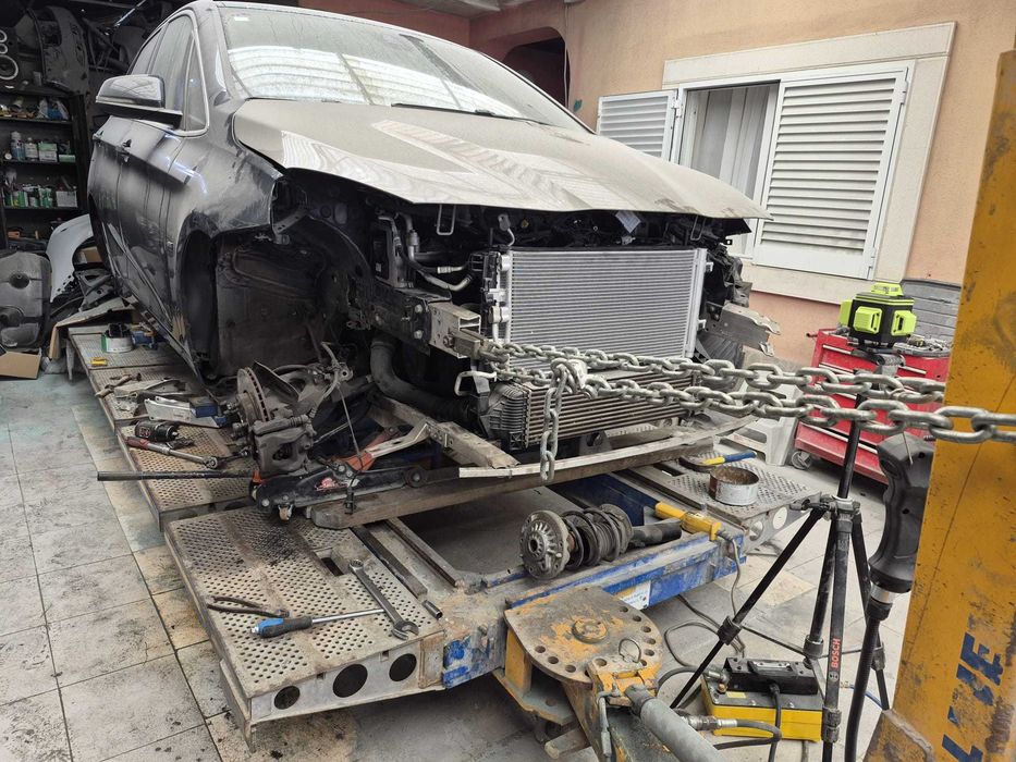 Bate chapa e pintura de automóveis,mecânica.