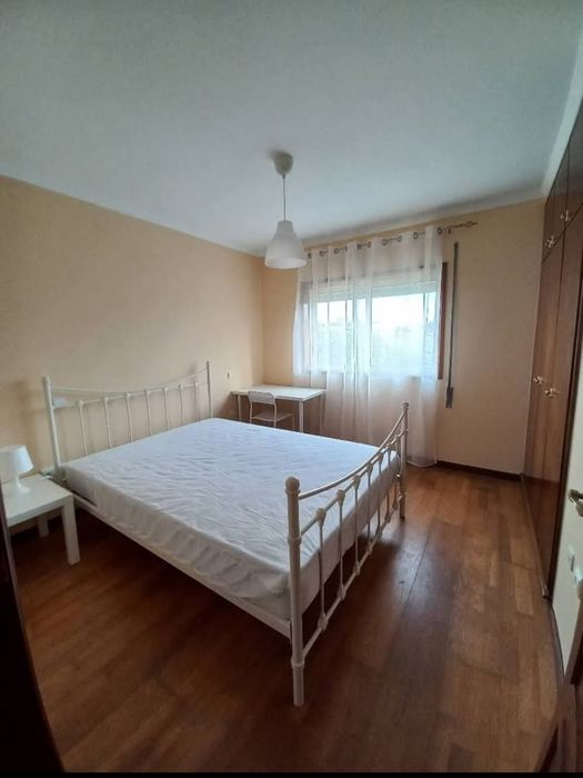 Quarto mobilado junto à estação de metro Castêlo da Maia e a 800 metros da UMAIA