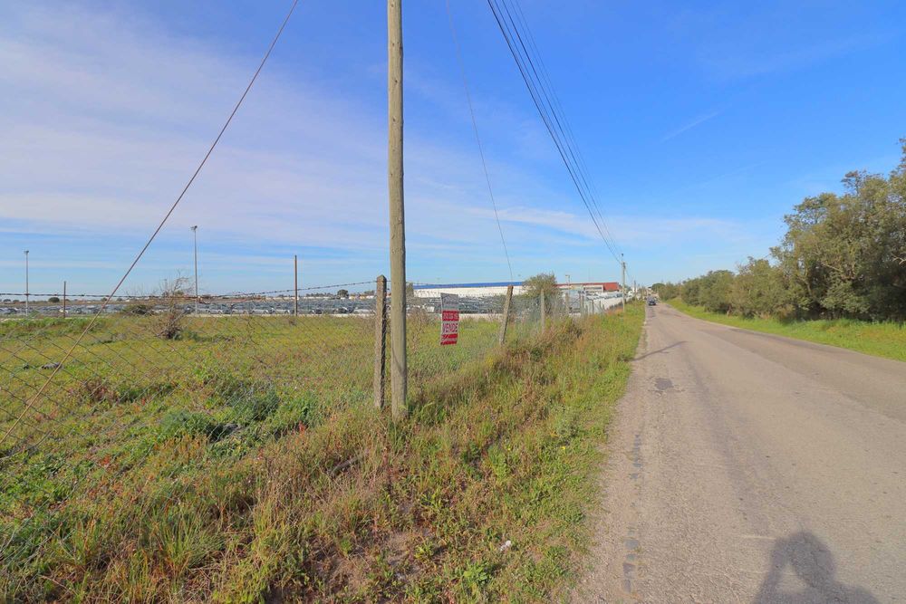 Terreno com 15.000 m2 em zona industrial, Palmela.