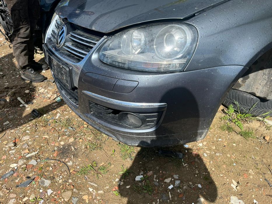 Передній бампер volkswagen Jetta Golf V xenon