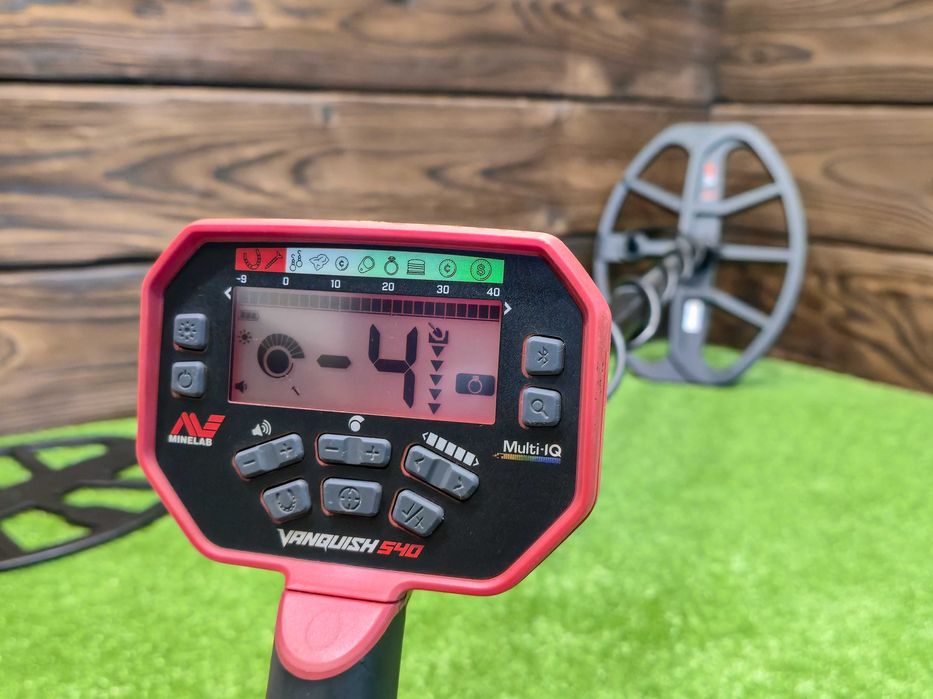 Металошукач Minelab Vanquish 540 Multi-IQ + пін.