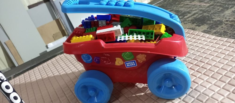 Підвісна гойдалка,  самокат, пластиковий візок для іграшок