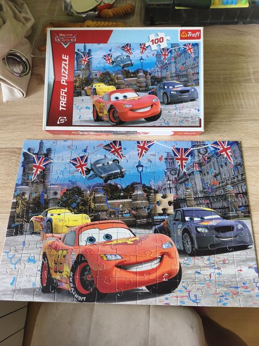 Zestaw puzzli stan bardzo dobry