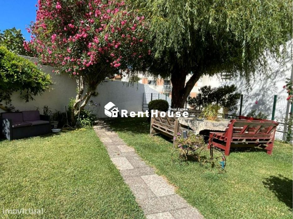 Apartamento Duplex T3+2 Terraço Privativo e Vista de Mar — Buarcos, Coimbra