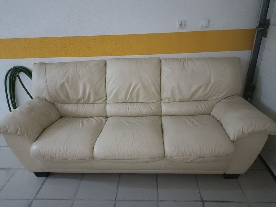 Sofá bege 3 lugares