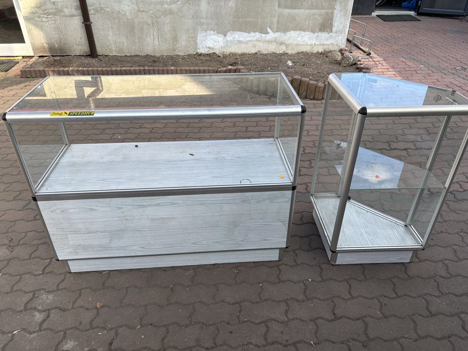 Lada sklepowa przeszklona