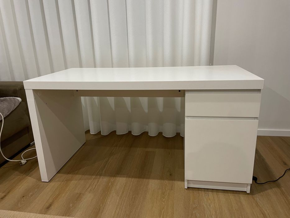 Secretária branca MALM