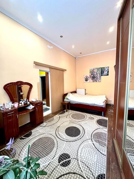 Продається 2-кімн. квартира в центрі м. Стрий.