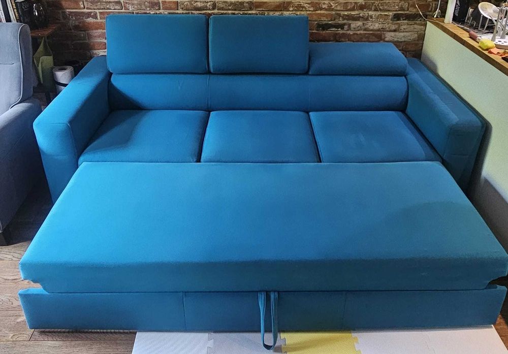 Sofa z funkcją spania, regulowane zagłówki