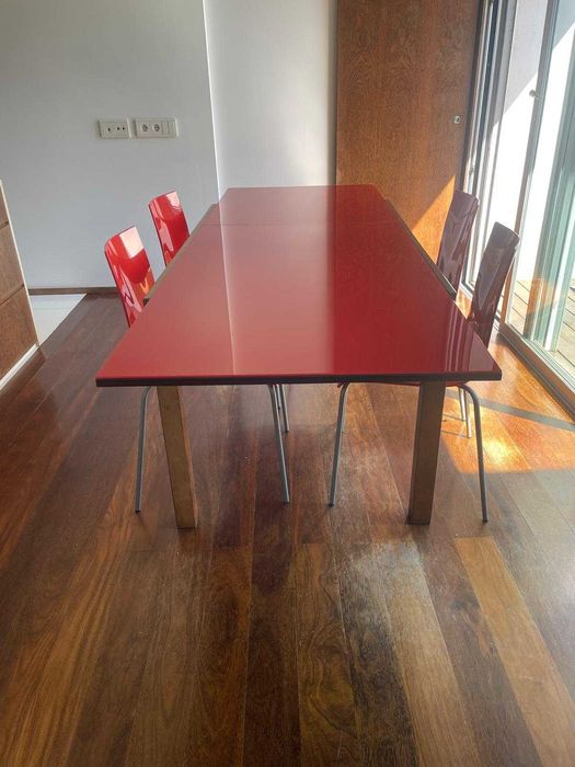 Mesa de Cozinha Extensível + 4 Cadeiras – Excelente Estado