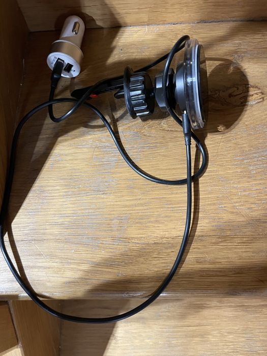 Sprzedam samochodową ładowarkę bezprzewodową JOYROOM