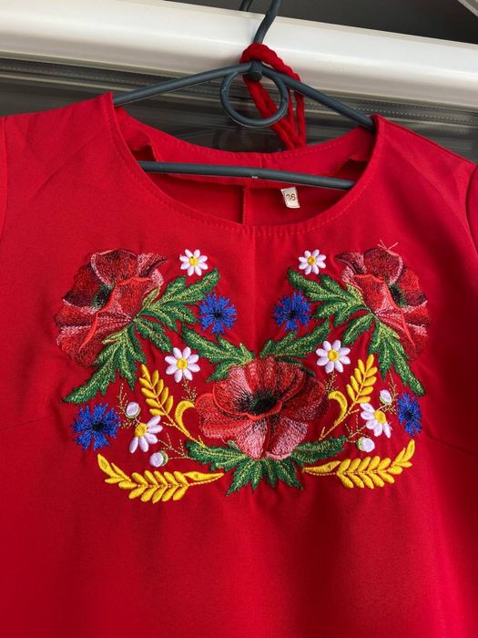 Вишита святкова сукня