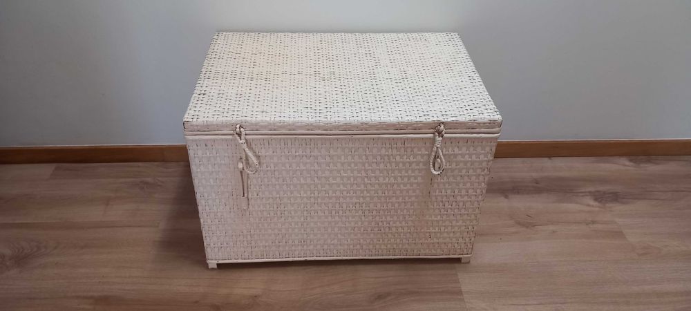 Bau em palhinha branco