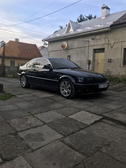 Хороший автомібіль , який дарує позитивні емоціі.
