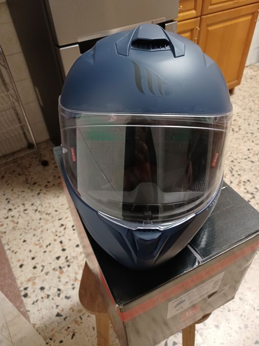 Capacete semi novo