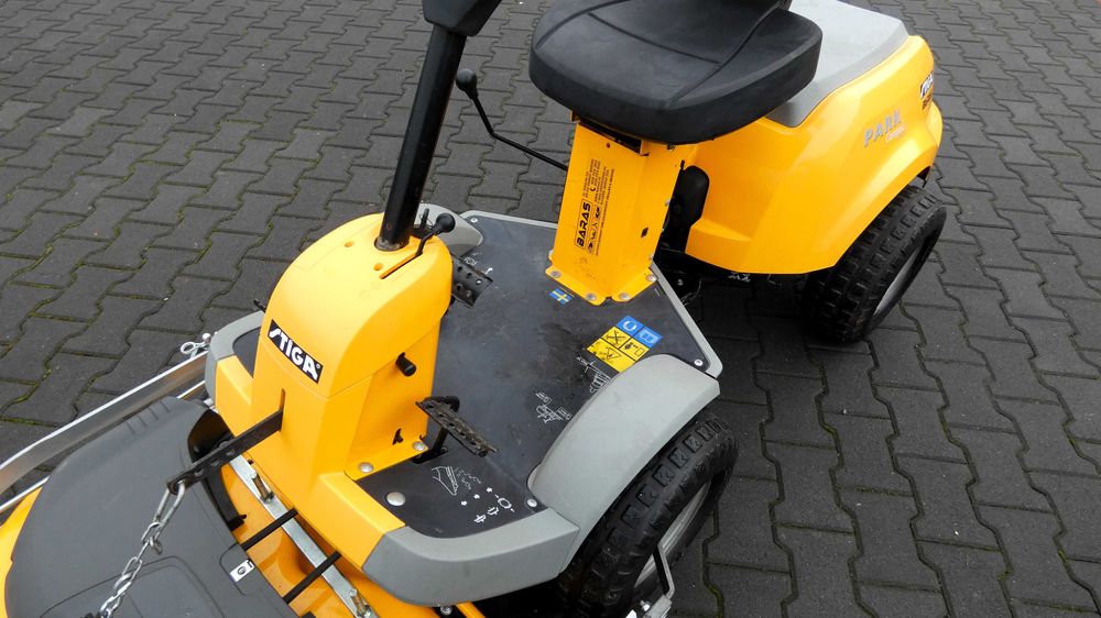 Traktorek kosiarka Stiga Park Compact HST  B&S (081202.5) - Baras