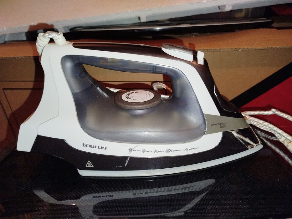 Ferro a Vapor Taurus