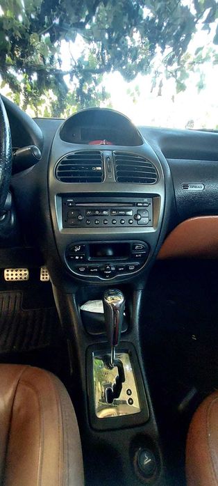 Peugeot 206cc com caixa automática, a gasolina e GPL