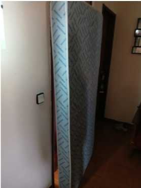 2 COLÇHÕES 1 ESTRADO (praticamente novos)