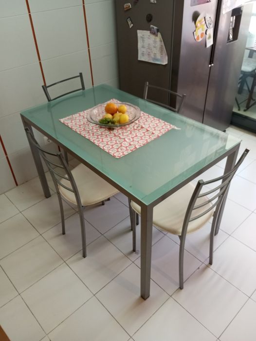 Mesa cozinha, sala ou escritório em vidro