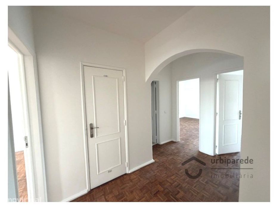 Apartamento T2 remodelado, Figueirinha Oeiras.