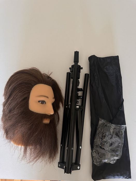 Tripé e cabeça masculina para barbeiro