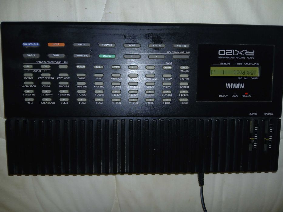 Programador rítmico digital Yamaha RX120