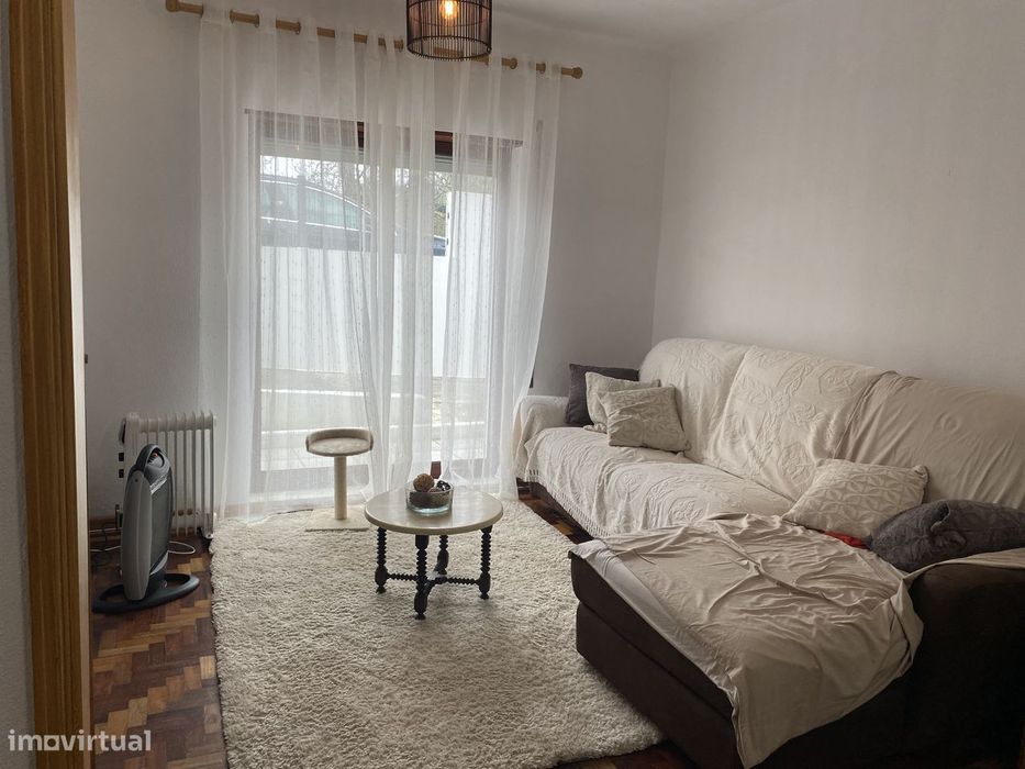 Vende-se T3 com grande espaço exterior em Santa Clara, Coimbra.