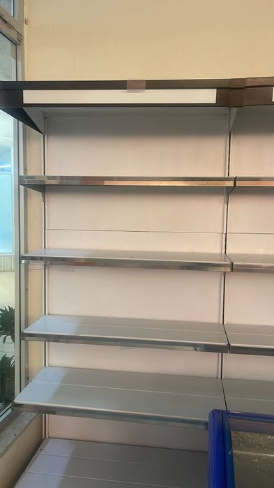Prateleiras mercado ou frutaria em ótimo estado