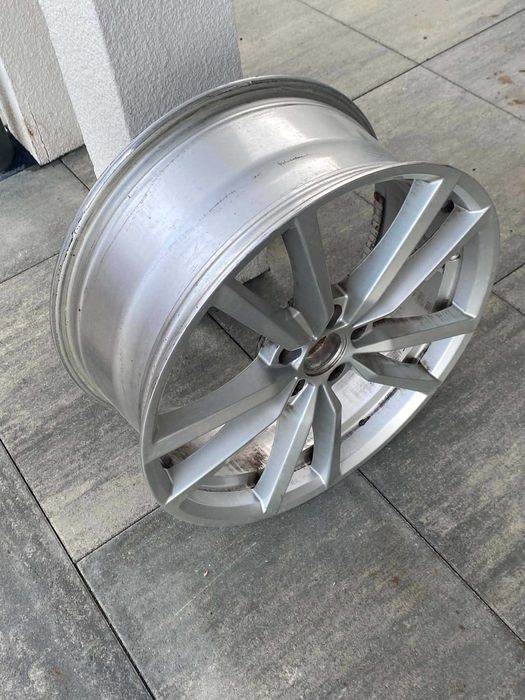 Felgi BMW, 3 sztuki, rozmiar 19, ET 45, rozstaw śrub 5x112