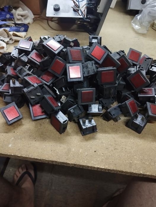 Lote de indicadores luminosos verdes e vermelhos