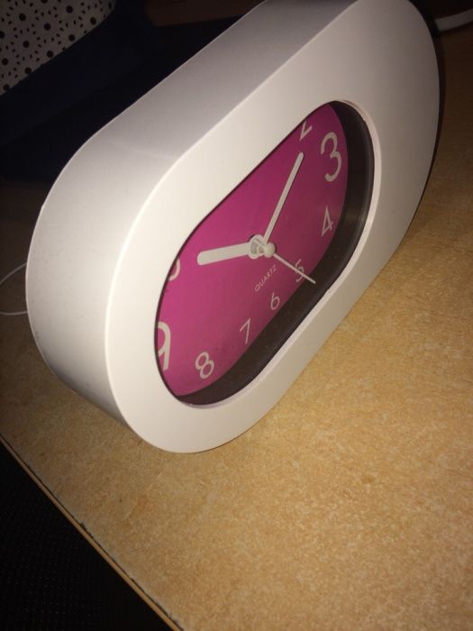 White Desk Clock64551525521409122