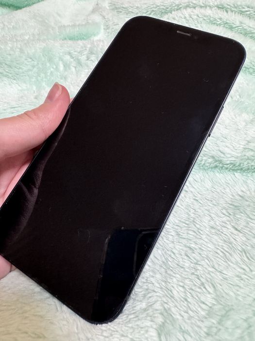 Продам Iphone 12