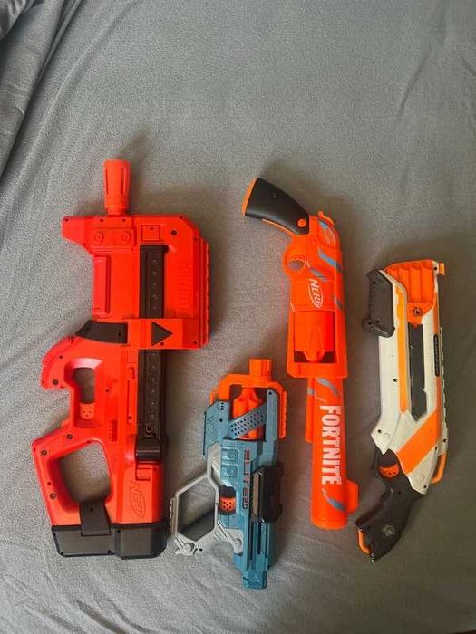 NERFS usadas mas a funcionar bem. como novas